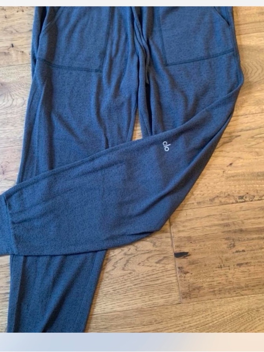 ALO Yoga women’s Charcoal Fleece Joggers